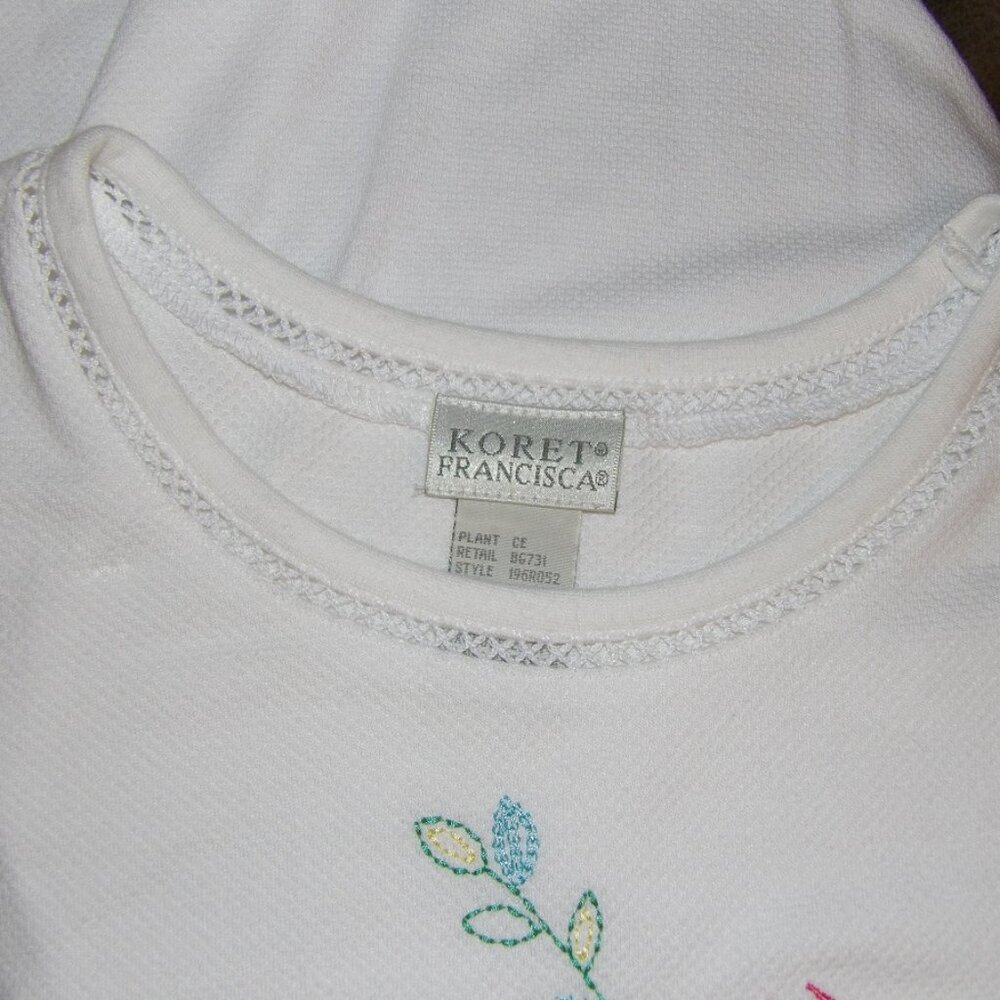 Crafted with a keen eye for style and comfort, the Koret Francisca top is a chic - Picture 3 of 5